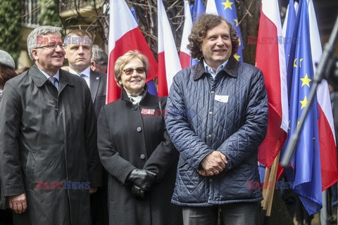 Tusk, Komorowski i Kijowski odsłonili tablicę Władysława Bartoszewskiego