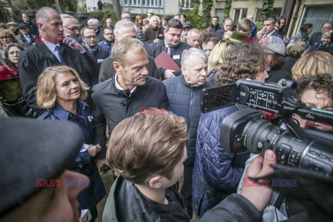 Tusk, Komorowski i Kijowski odsłonili tablicę Władysława Bartoszewskiego