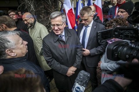 Tusk, Komorowski i Kijowski odsłonili tablicę Władysława Bartoszewskiego