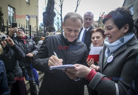 Tusk, Komorowski i Kijowski odsłonili tablicę Władysława Bartoszewskiego