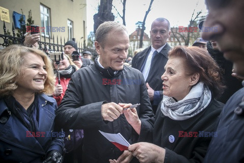 Tusk, Komorowski i Kijowski odsłonili tablicę Władysława Bartoszewskiego