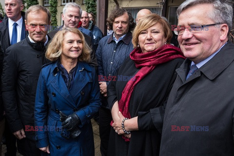 Tusk, Komorowski i Kijowski odsłonili tablicę Władysława Bartoszewskiego