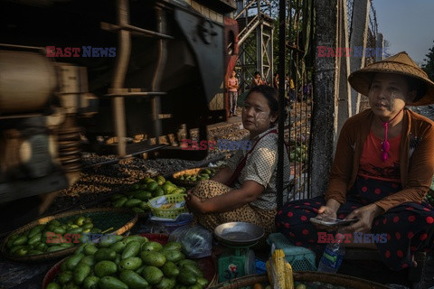 Kolej w Myanmar - NYT