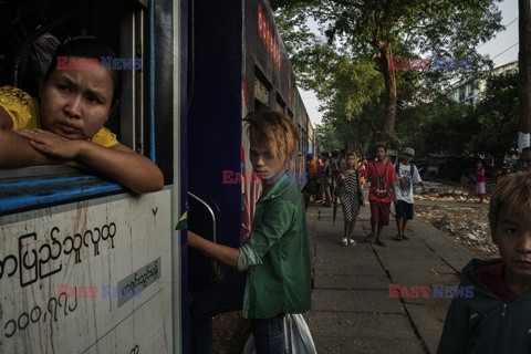 Kolej w Myanmar - NYT