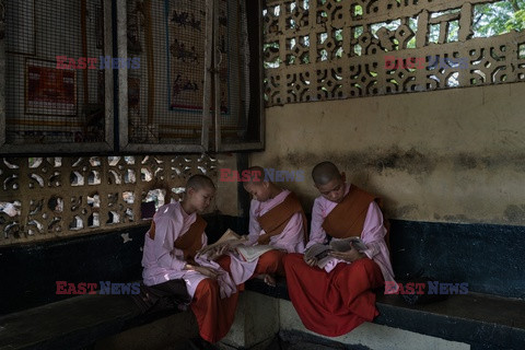 Kolej w Myanmar - NYT