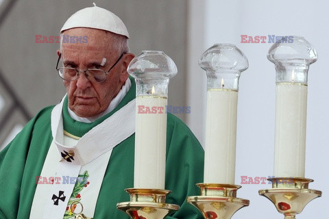 Papież Franciszek doznał obrażeń podczas przejazdu papamobile w Kolumbii 