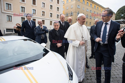 Papież Franciszek dostał lambroghini