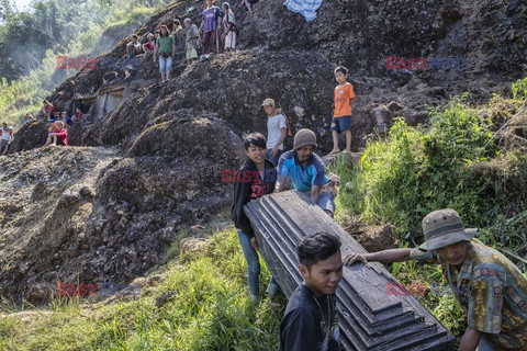 Rytuały pogrzebowe w Indonezji - Redux