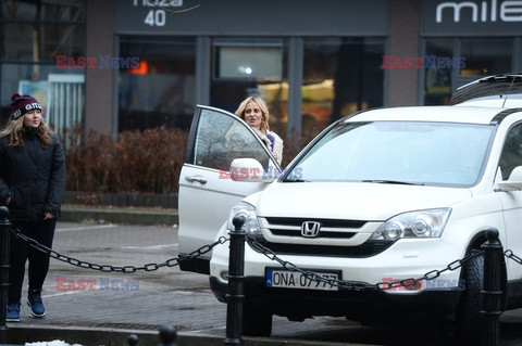 Patrycja Markowska w kożuchu