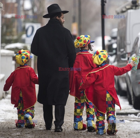 Londyńscy Żydzi obchodzą święto Purim - Eyevine