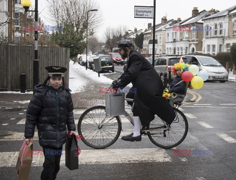 Londyńscy Żydzi obchodzą święto Purim - Eyevine