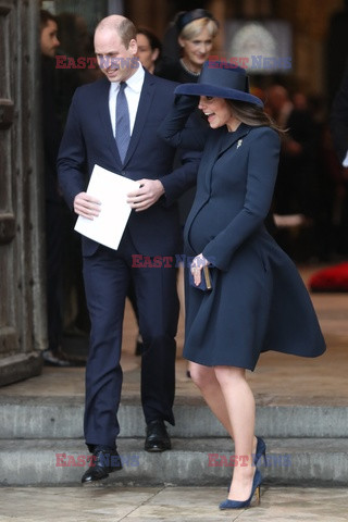 Brytyjska rodzina królewska i goście w Westminister Abbey