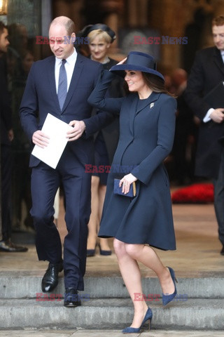 Brytyjska rodzina królewska i goście w Westminister Abbey