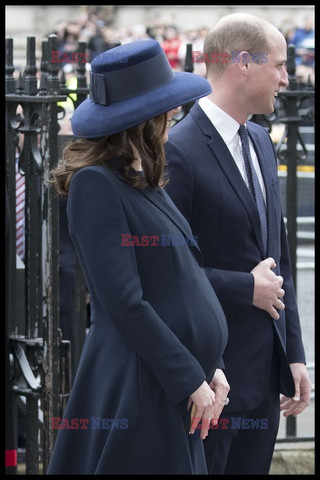 Brytyjska rodzina królewska i goście w Westminister Abbey