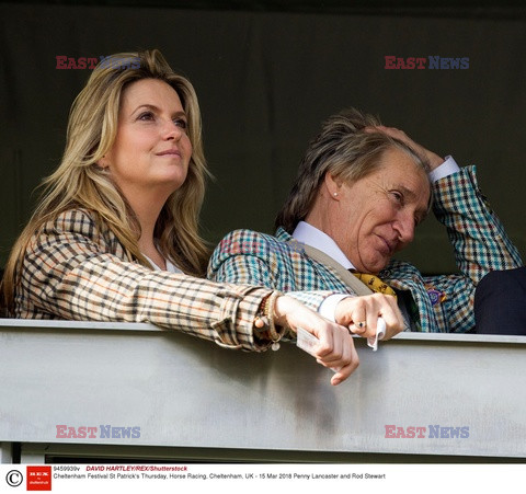 Rod Stewart i Penny Lancaster na wyścigach konnych w Cheltenham