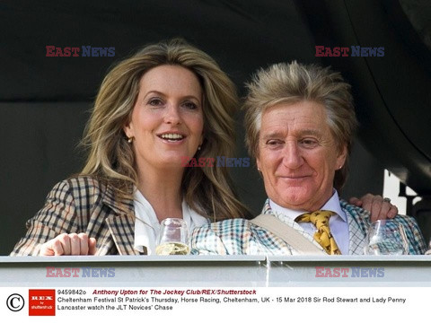 Rod Stewart i Penny Lancaster na wyścigach konnych w Cheltenham