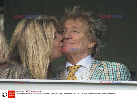 Rod Stewart i Penny Lancaster na wyścigach konnych w Cheltenham