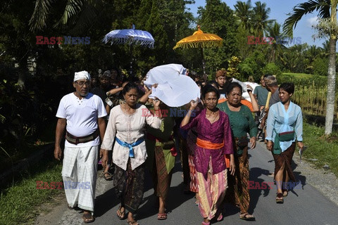 Ceremonia kremacji na wyspie Bali - AFP