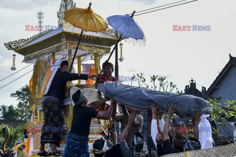 Ceremonia kremacji na wyspie Bali - AFP