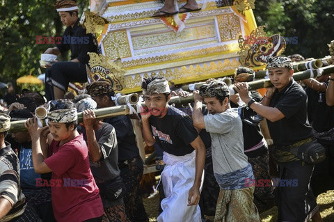 Ceremonia kremacji na wyspie Bali - AFP