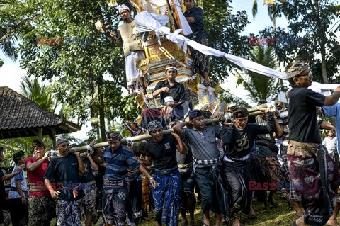 Ceremonia kremacji na wyspie Bali - AFP