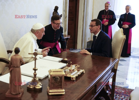 Premier Morawiecki z rodziną podczas audiencji u papieża Franciszka