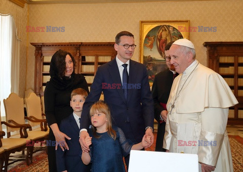 Premier Morawiecki z rodziną podczas audiencji u papieża Franciszka