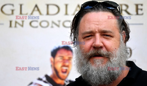 Russell Crowe promuje Il Gladiatore in concerto