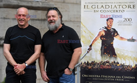 Russell Crowe promuje Il Gladiatore in concerto