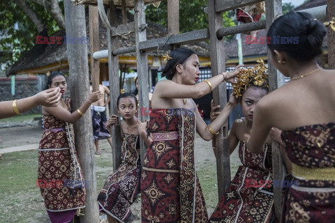 Tradycyjne walki Mekare-kare w Indonezji - Redux