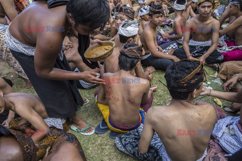 Tradycyjne walki Mekare-kare w Indonezji - Redux