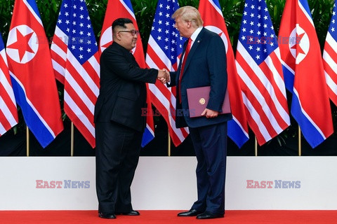 Donald Trump spotkał się z Kim Dzong Unem w Singapurze