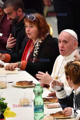 Papież Franciszek zjadł obiad z 1500 ubogimi