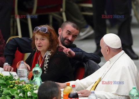 Papież Franciszek zjadł obiad z 1500 ubogimi