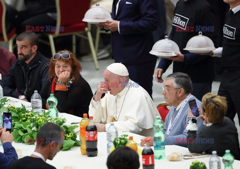 Papież Franciszek zjadł obiad z 1500 ubogimi