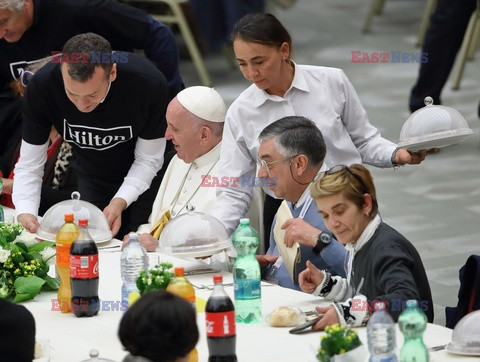 Papież Franciszek zjadł obiad z 1500 ubogimi