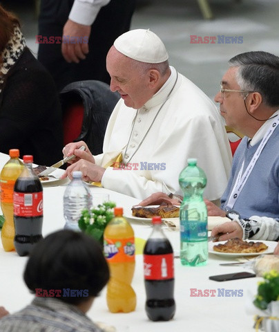 Papież Franciszek zjadł obiad z 1500 ubogimi