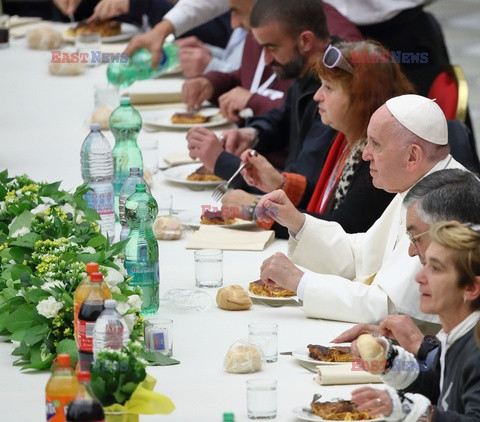 Papież Franciszek zjadł obiad z 1500 ubogimi