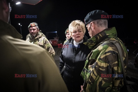 Holandia - uprzątanie plaży z towarów zgubionych przez kontenerowiec - Hollandse Hoogte