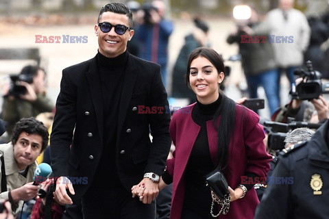 Cristiano Ronaldo i Georgina Rodriguez w drodze do sądu