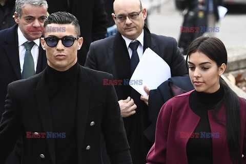 Cristiano Ronaldo i Georgina Rodriguez w drodze do sądu