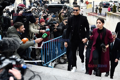 Cristiano Ronaldo i Georgina Rodriguez w drodze do sądu