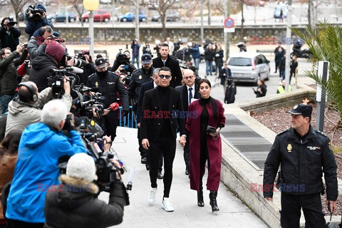 Cristiano Ronaldo i Georgina Rodriguez w drodze do sądu