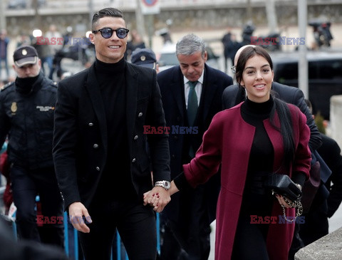 Cristiano Ronaldo i Georgina Rodriguez w drodze do sądu