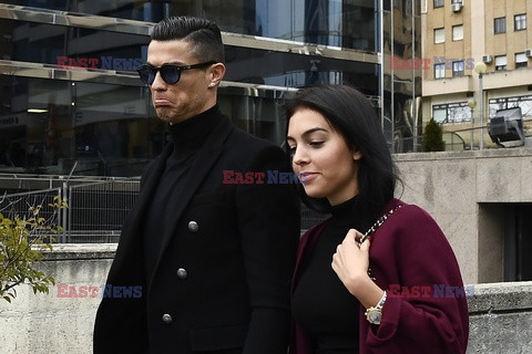 Cristiano Ronaldo i Georgina Rodriguez w drodze do sądu