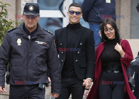 Cristiano Ronaldo i Georgina Rodriguez w drodze do sądu