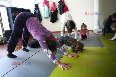 Yoga dla rodziców i dzieci, wspólna zabawa - BSIP