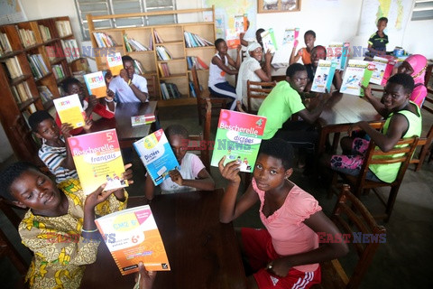 Sceny z życia codziennego dzieci i młodzieży w Lome, Togo - BSIP