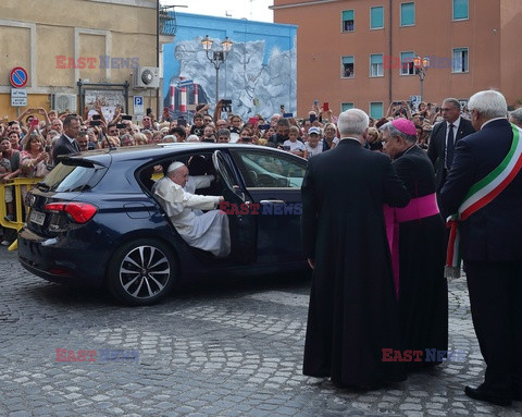 Papież Franciszek sprawuje mszę w Albano