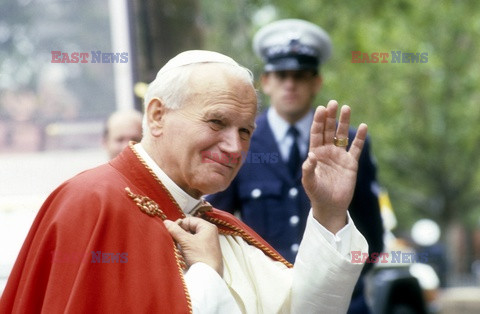 Papież Jan Paweł II za granicą